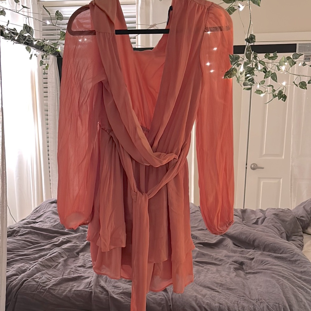 Express ballon sleeve waist tied ruffed romper
